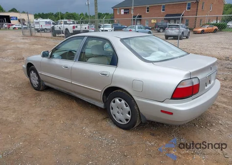 1996 Honda Accord Value from USA, damaged, VIN 1HGCD5699TA215784